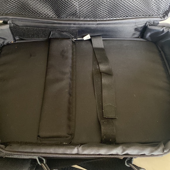 Laptop Notebook Carrying Shoulder Bag-Black, Excellent Condition -Rarely Used - Picture 8 of 8